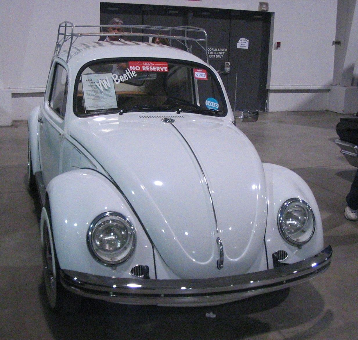 Volkswagen Escarabajo blanco clásico, el modelo de Herbie