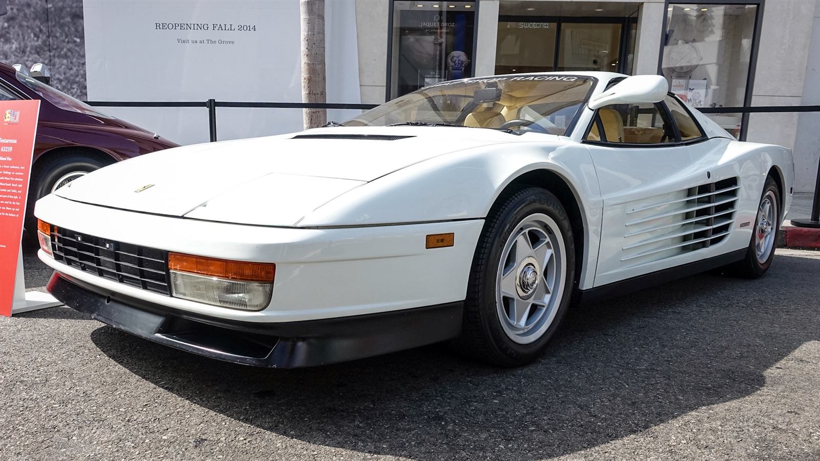 Ferrari Testarossa blanco, el modelo del coche de Sonny Crockett en Miami Vice
